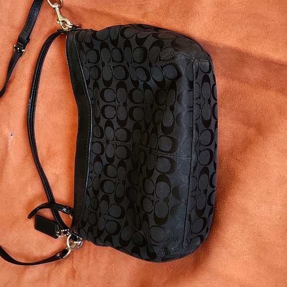 Coach signature bag. Excellent used condition. - Picture 4 of 4